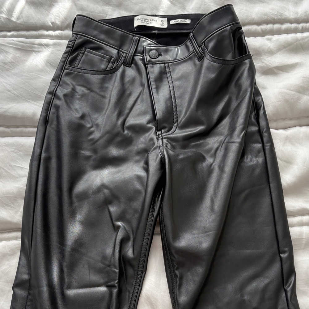 Authentic Abercrombie & Fitch 90’s Straight Ultra High Rise Sz 0/25